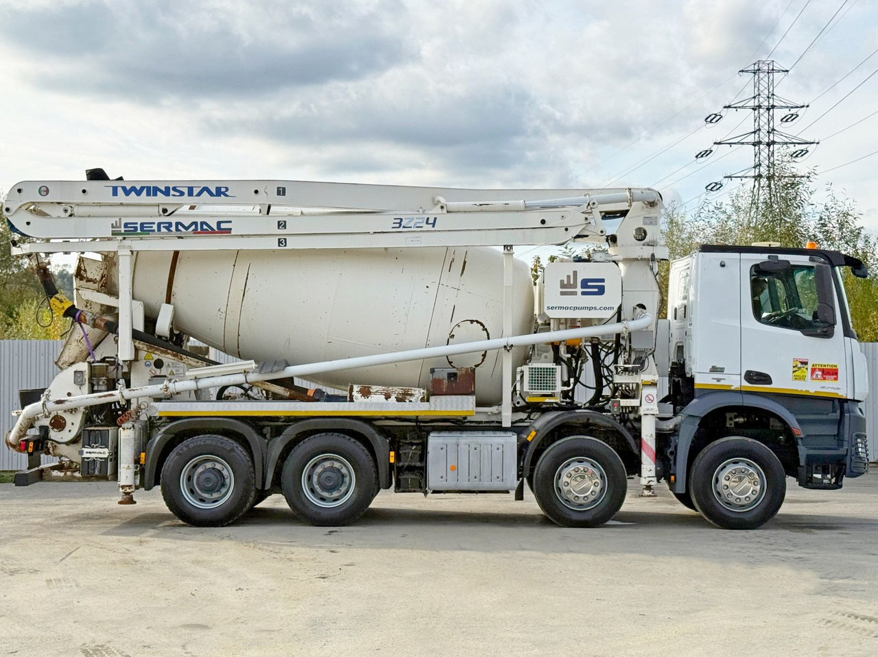 Mercedes-Benz AROCS 3743 * Betonpumpe + FUNK * 8x4 * TOP - Camión bomba de hormigón: foto 5 Mercedes-Benz AROCS 3743 * Betonpumpe + FUNK * 8x4 * TOP - Camión bomba de hormigón: foto 5
