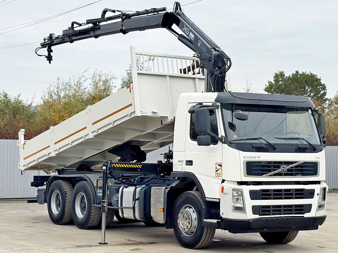 Volvo FM 400 Kipper 6,20m * HIAB 144 B-3 HIDUO* 6x4 - Camión grúa: foto 3 Volvo FM 400 Kipper 6,20m * HIAB 144 B-3 HIDUO* 6x4 - Camión grúa: foto 3