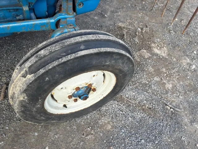 FORD 3600 C/W FRONT LOADER - Tractor: foto 4 FORD 3600 C/W FRONT LOADER - Tractor: foto 4