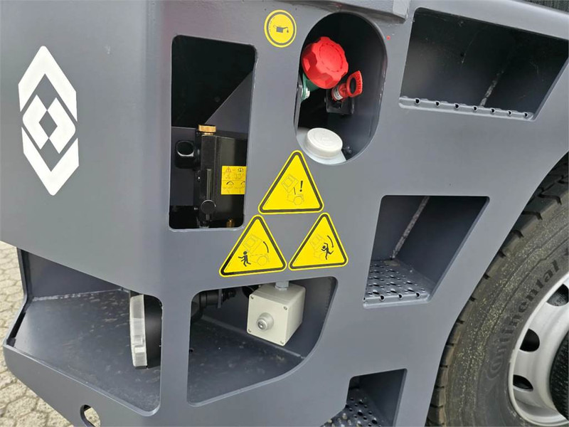 Tractor industrial Mafi R336 4x4: foto 11 Tractor industrial Mafi R336 4x4: foto 11