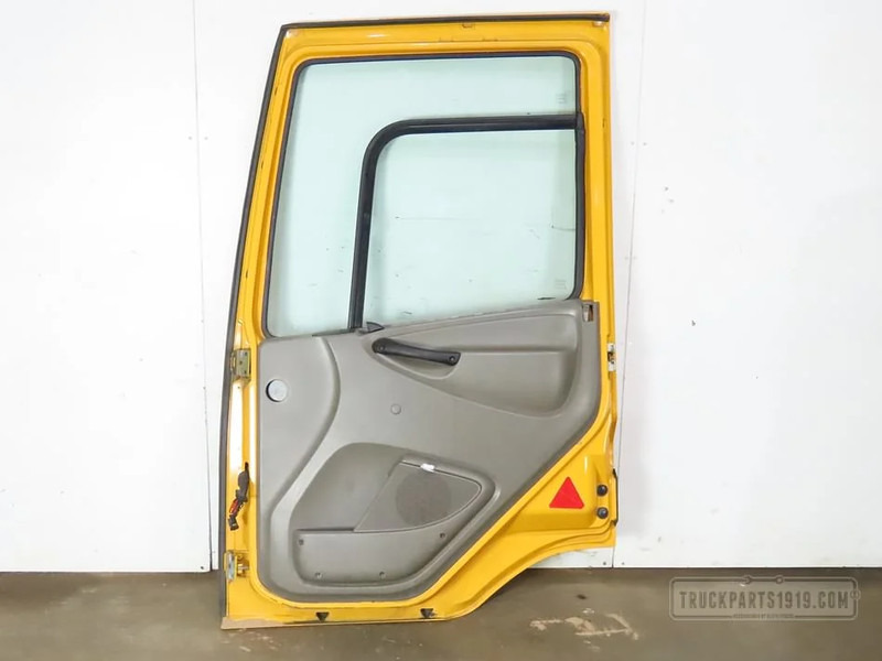 DAF 1950971 Portier Re. CF 85 - Puerta y piezas para Camión: foto 2 DAF 1950971 Portier Re. CF 85 - Puerta y piezas para Camión: foto 2