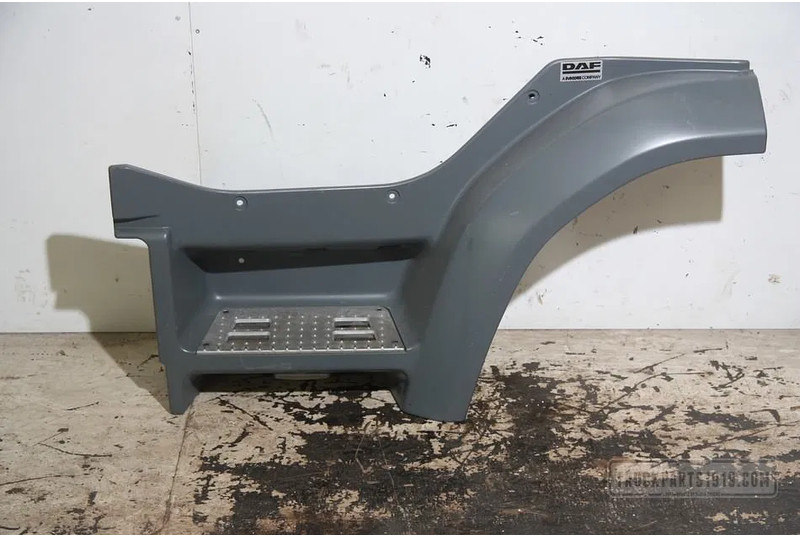 DAF CF 65 Body & Chassis Parts Opstapbak DAF CF65 & CF75 LV - Peldaño para Camión: foto 1 DAF CF 65 Body & Chassis Parts Opstapbak DAF CF65 & CF75 LV - Peldaño para Camión: foto 1
