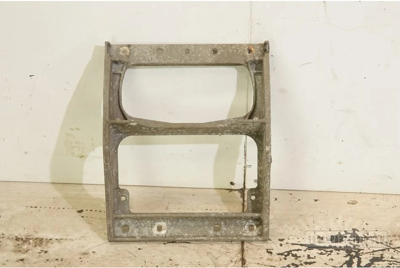 Renault Body & Chassis Parts Steun instap Renault - Peldaño para Camión: foto 1 Renault Body & Chassis Parts Steun instap Renault - Peldaño para Camión: foto 1