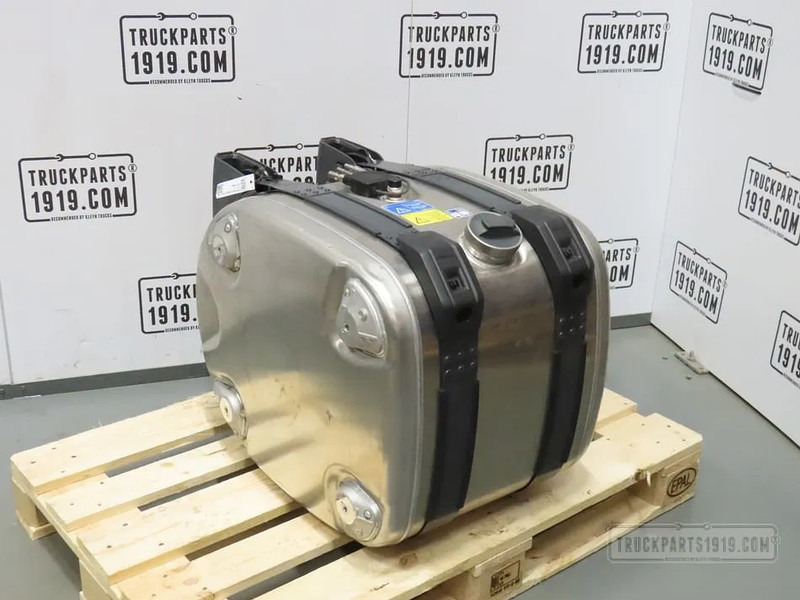 Scania 2713474 Brandstoftank + steunen 165L - Depósito de combustible para Camión: foto 1 Scania 2713474 Brandstoftank + steunen 165L - Depósito de combustible para Camión: foto 1