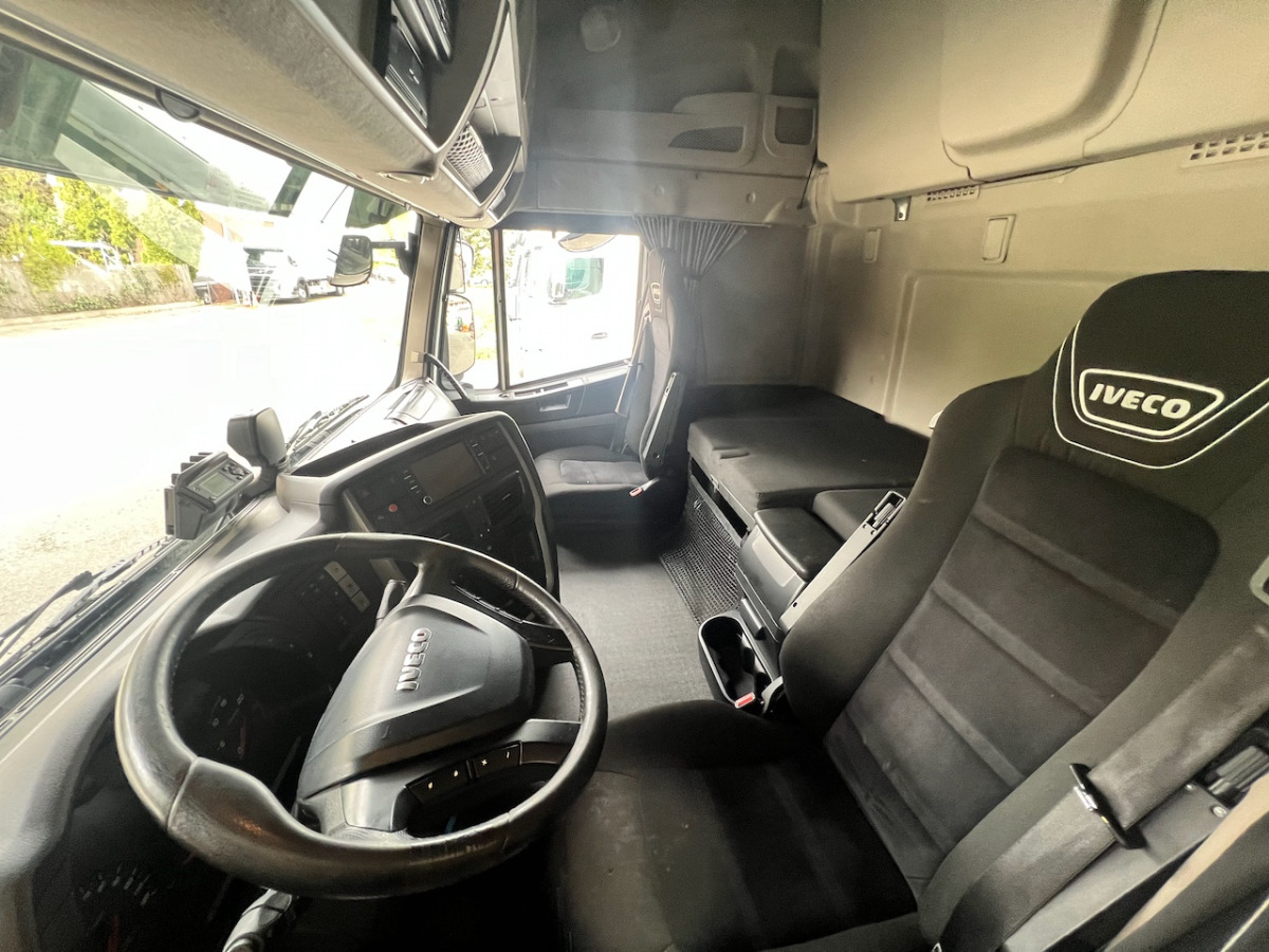 IVECO 190S46 Stralis - Camión caja cerrada: foto 4 IVECO 190S46 Stralis - Camión caja cerrada: foto 4