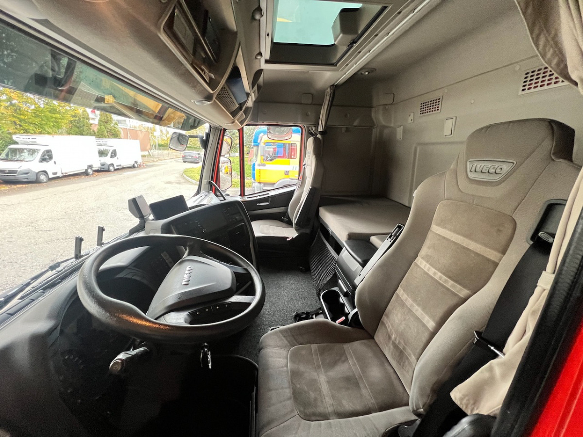 IVECO 260S42 Stralis - Camión caja cerrada: foto 4 IVECO 260S42 Stralis - Camión caja cerrada: foto 4