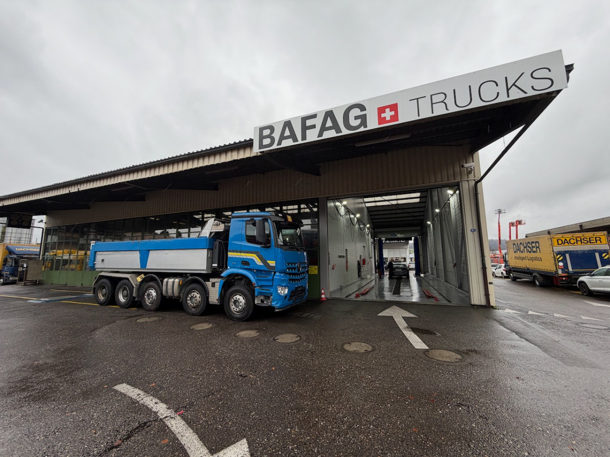 MERCEDES Arocs 4451 - Camión volquete: foto 2 MERCEDES Arocs 4451 - Camión volquete: foto 2