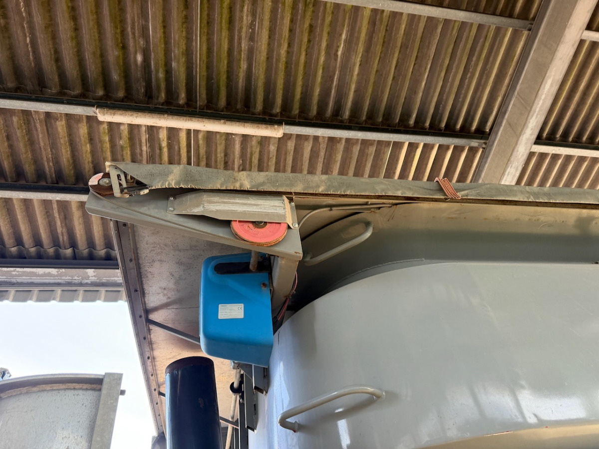 Camión volquete RENAULT C520 8x4 Wechselsystem Siloki + Kipper: foto 17