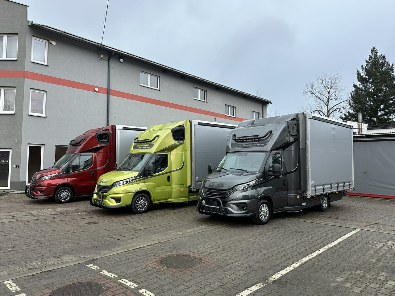 IVECO 35S18 A8 - Furgoneta con lona, Furgoneta combi: foto 2 IVECO 35S18 A8 - Furgoneta con lona, Furgoneta combi: foto 2