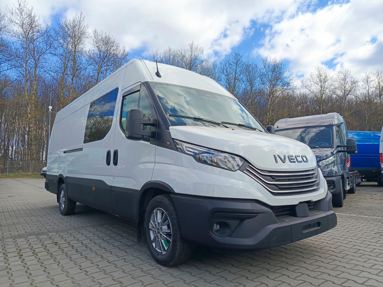 Arrendamiento de IVECO Daily 35 180 7-Sitzer IVECO Daily 35 180 7-Sitzer: foto 10 Arrendamiento de IVECO Daily 35 180 7-Sitzer IVECO Daily 35 180 7-Sitzer: foto 10