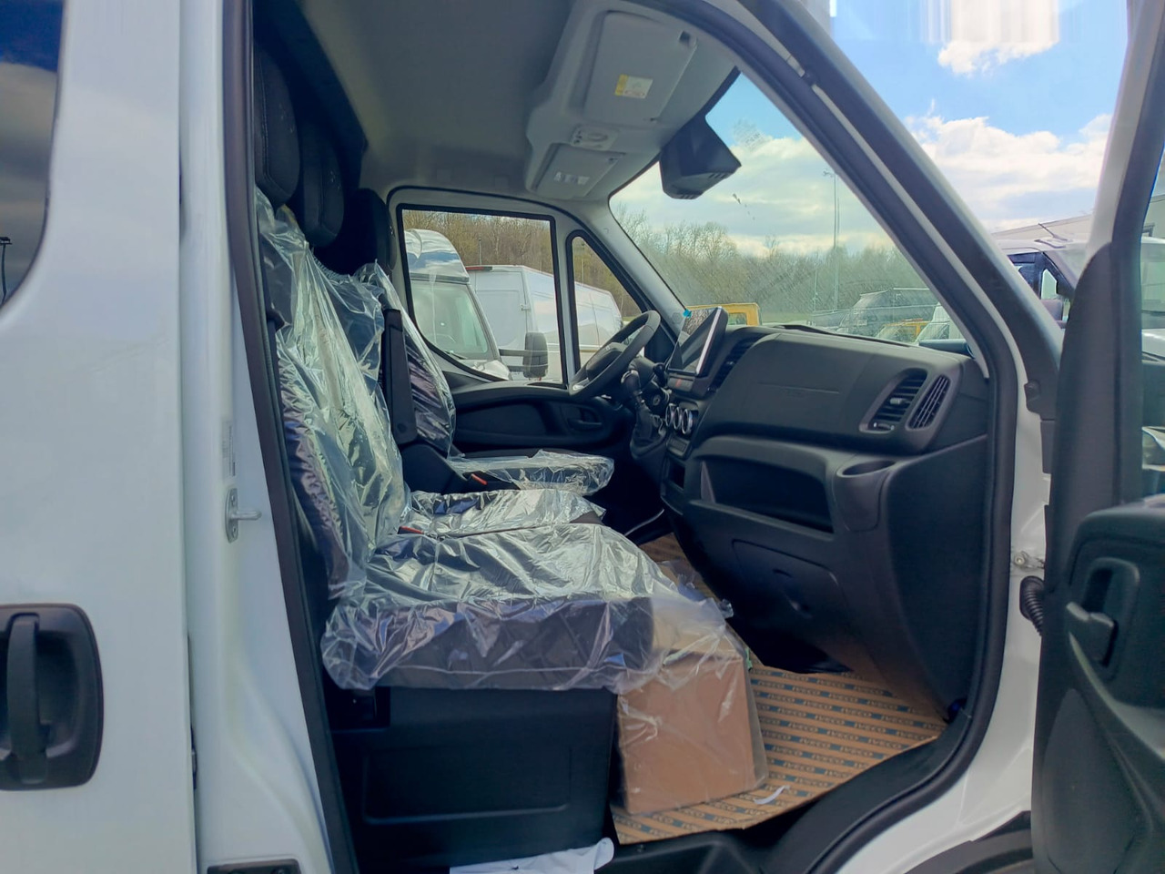 Arrendamiento de IVECO Daily 35 180 7-Sitzer IVECO Daily 35 180 7-Sitzer: foto 7 Arrendamiento de IVECO Daily 35 180 7-Sitzer IVECO Daily 35 180 7-Sitzer: foto 7