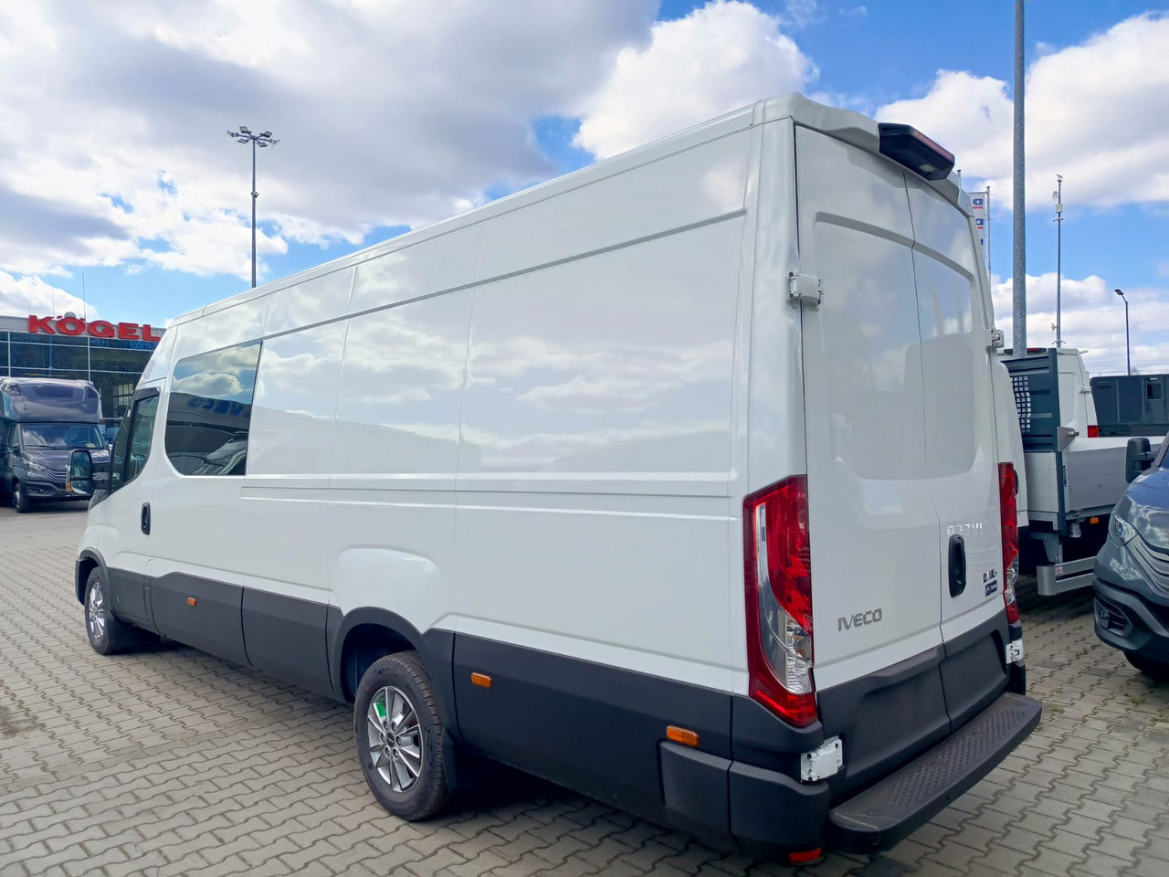 Arrendamiento de IVECO Daily 35 180 7-Sitzer IVECO Daily 35 180 7-Sitzer: foto 6 Arrendamiento de IVECO Daily 35 180 7-Sitzer IVECO Daily 35 180 7-Sitzer: foto 6