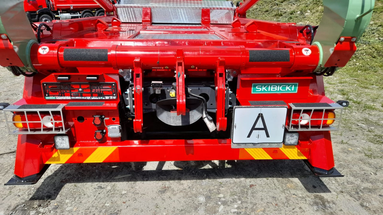 IVECO EUROCARGO ML 180E28/P - Camión portacontenedor de cadenas: foto 3 IVECO EUROCARGO ML 180E28/P - Camión portacontenedor de cadenas: foto 3