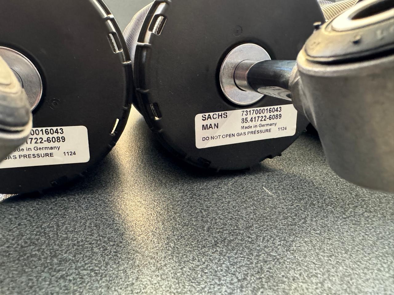 CAB SUSPENSION ON FRAME (FRONT-REAR) MAN TGS - Suspensión de cabina: foto 4 CAB SUSPENSION ON FRAME (FRONT-REAR) MAN TGS - Suspensión de cabina: foto 4