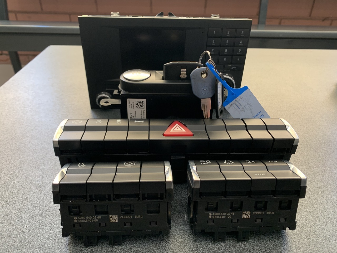 CONTROL UNIT RADIO,NAVIGATION,TCC MID ACTROS MP4 - Sistema de navegación para Camión: foto 1 CONTROL UNIT RADIO,NAVIGATION,TCC MID ACTROS MP4 - Sistema de navegación para Camión: foto 1