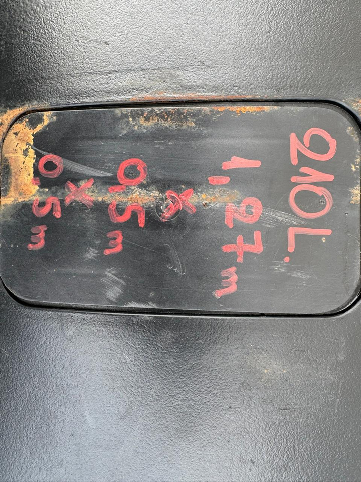 FUEL TANK MERCEDES AXOR - Depósito de combustible: foto 4 FUEL TANK MERCEDES AXOR - Depósito de combustible: foto 4