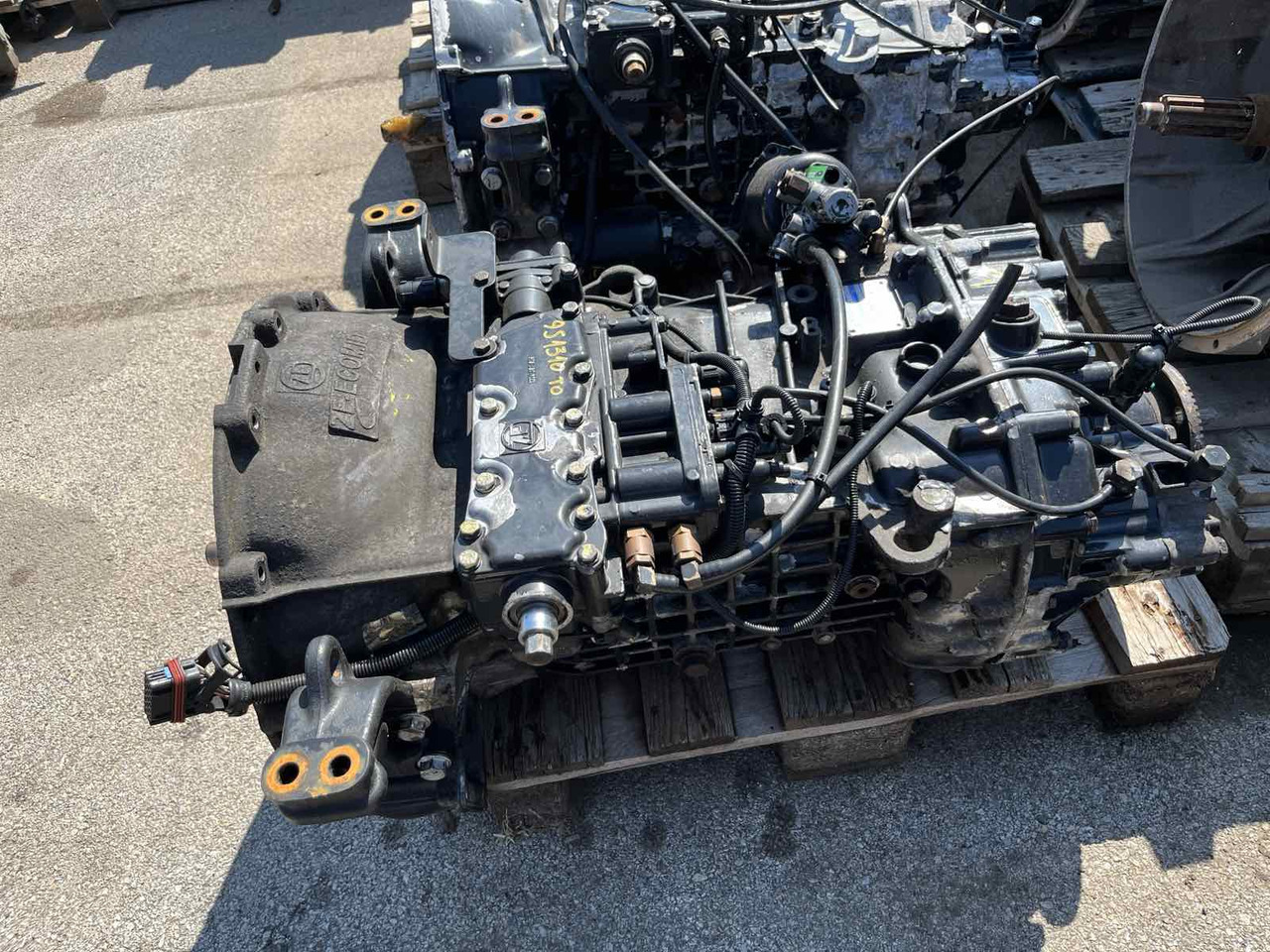 GEARBOX MAN ZF 9S1310 - Caja de cambios y piezas para Camión: foto 2 GEARBOX MAN ZF 9S1310 - Caja de cambios y piezas para Camión: foto 2