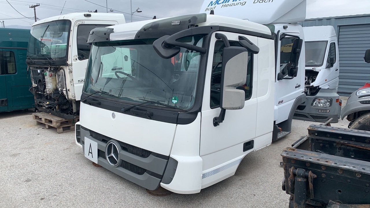 MEDIUM CAB ACTROS MP3 RHD - Cabina e interior para Camión: foto 2 MEDIUM CAB ACTROS MP3 RHD - Cabina e interior para Camión: foto 2