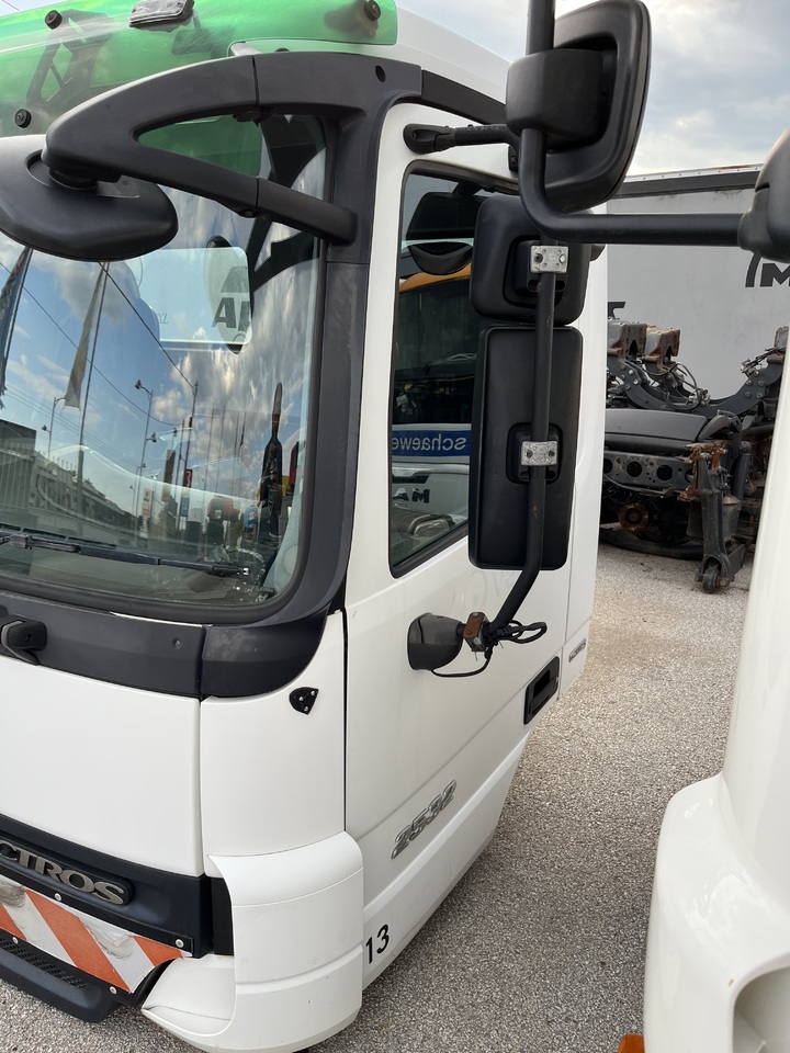 SHORT CAB ACTROS MP2 RHD - Cabina e interior para Camión: foto 5 SHORT CAB ACTROS MP2 RHD - Cabina e interior para Camión: foto 5