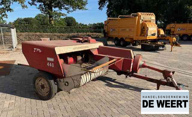 International 440 - Empacadora de pacas cuadradas: foto 4 International 440 - Empacadora de pacas cuadradas: foto 4