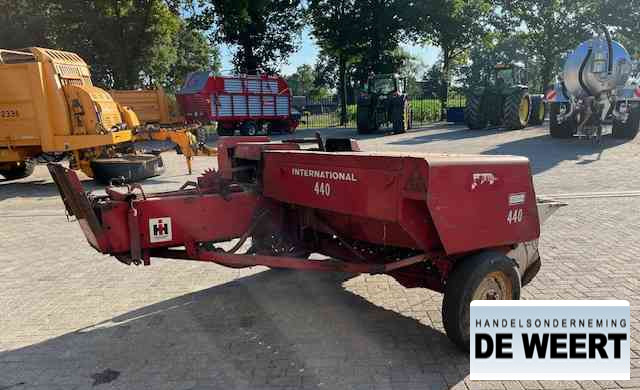 International 440 - Empacadora de pacas cuadradas: foto 5 International 440 - Empacadora de pacas cuadradas: foto 5