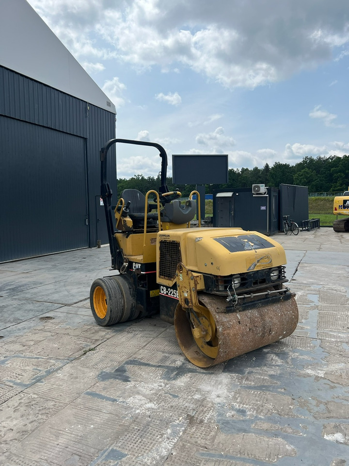 CATERPILLAR CB-225E - Rodillo: foto 4 CATERPILLAR CB-225E - Rodillo: foto 4