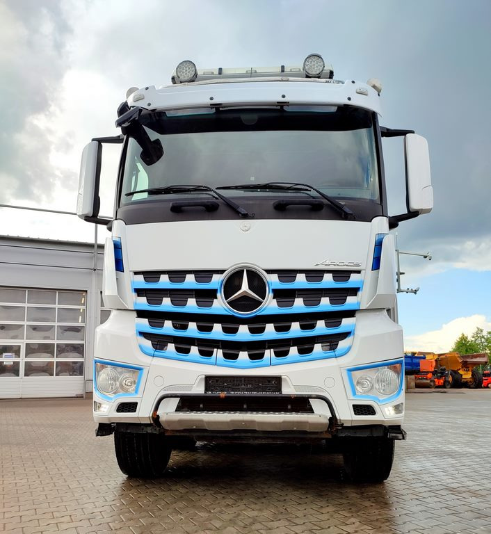 Mercedes-Benz Arocs 4151 - Camión volquete: foto 3 Mercedes-Benz Arocs 4151 - Camión volquete: foto 3