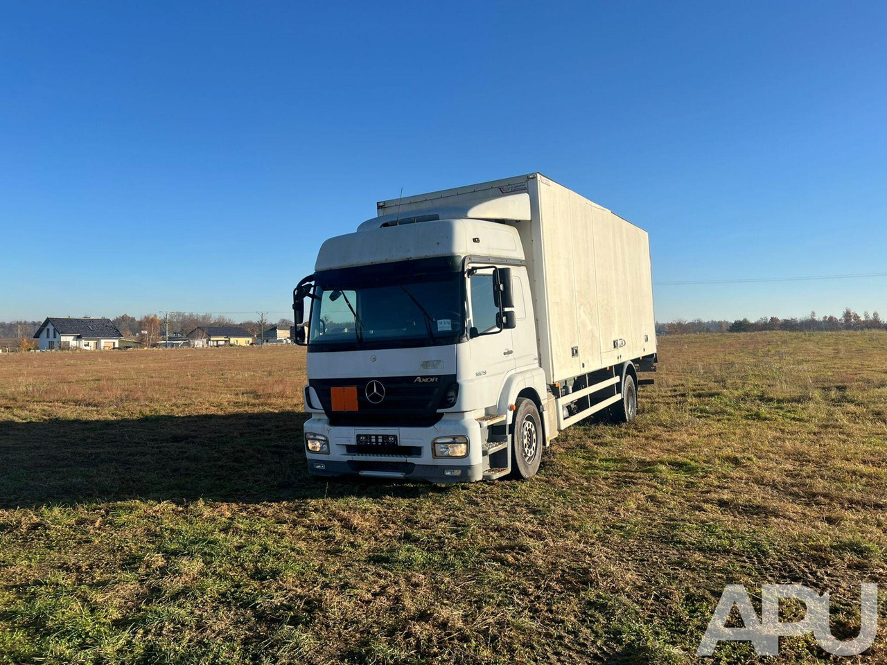 Mercedes-Benz Axor 1829 - Camión caja cerrada: foto 1 Mercedes-Benz Axor 1829 - Camión caja cerrada: foto 1