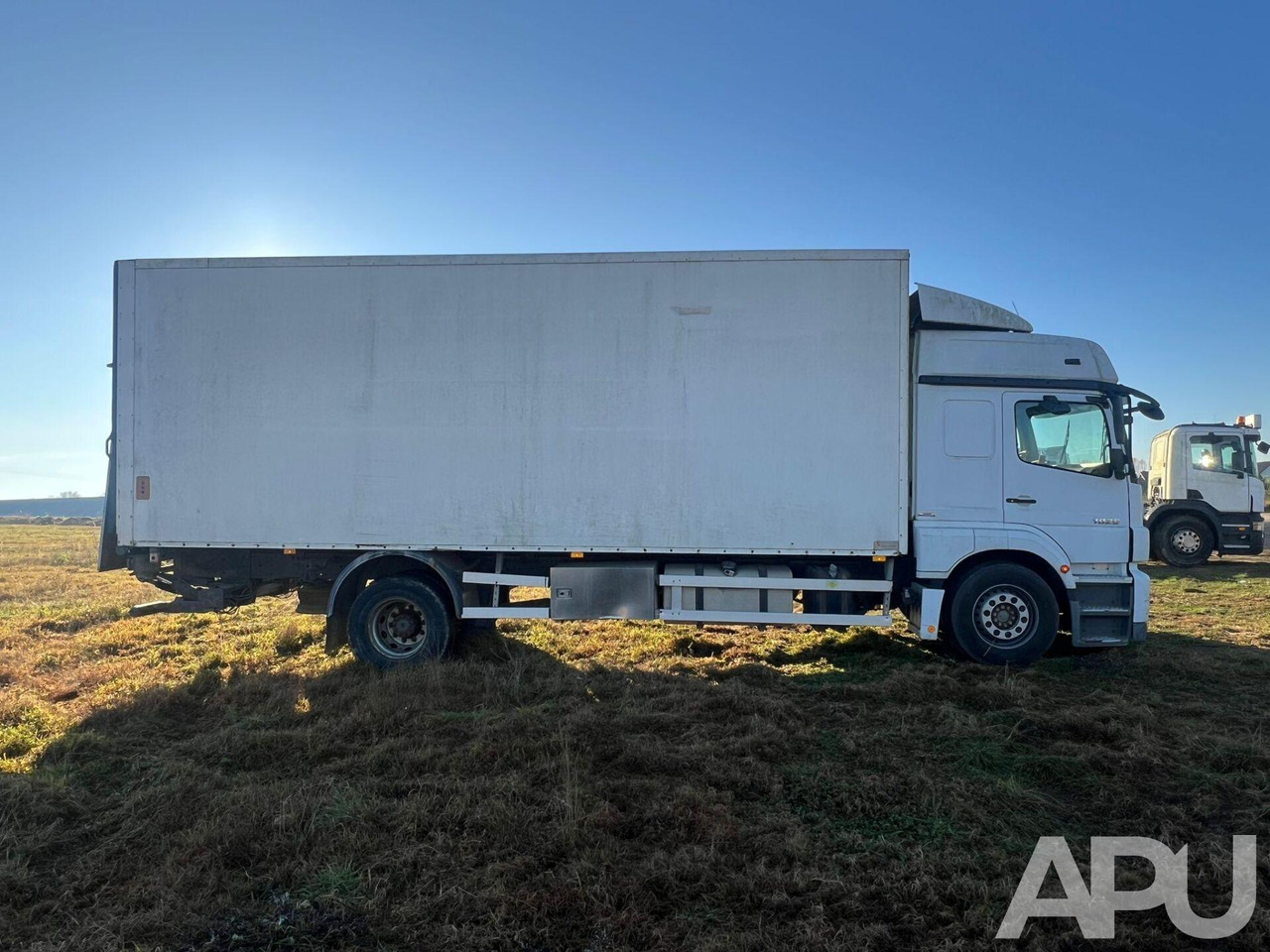 Mercedes-Benz Axor 1829 - Camión caja cerrada: foto 4 Mercedes-Benz Axor 1829 - Camión caja cerrada: foto 4