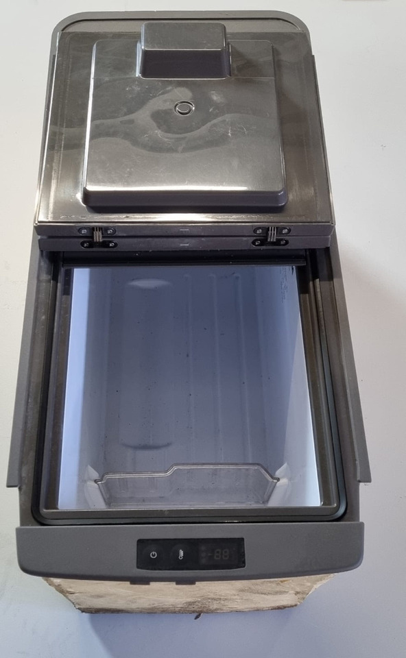 KOELKAST SCANIA VOLGENDE GENERATIE R CABINE 2706544U - Cabina e interior para Camión: foto 1 KOELKAST SCANIA VOLGENDE GENERATIE R CABINE 2706544U - Cabina e interior para Camión: foto 1