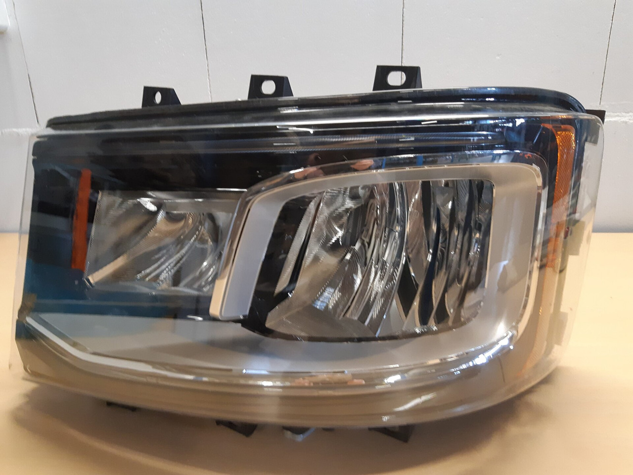 SCANIA S LED KOPLAMP LH 2674390U 2379882 2655848 - Faro delantero para Camión: foto 1 SCANIA S LED KOPLAMP LH 2674390U 2379882 2655848 - Faro delantero para Camión: foto 1
