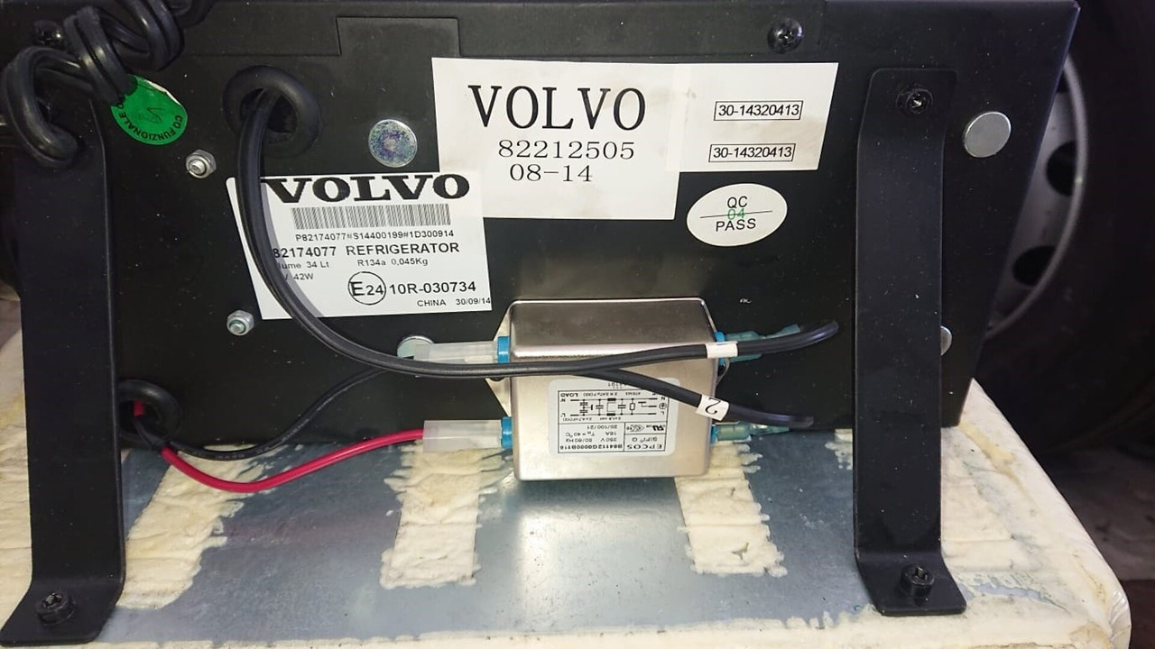 VOLVO FH4 KOELER (KOELBOX ONDER BED) + deposit  82174077U - Cabina e interior para Camión: foto 4 VOLVO FH4 KOELER (KOELBOX ONDER BED) + deposit  82174077U - Cabina e interior para Camión: foto 4