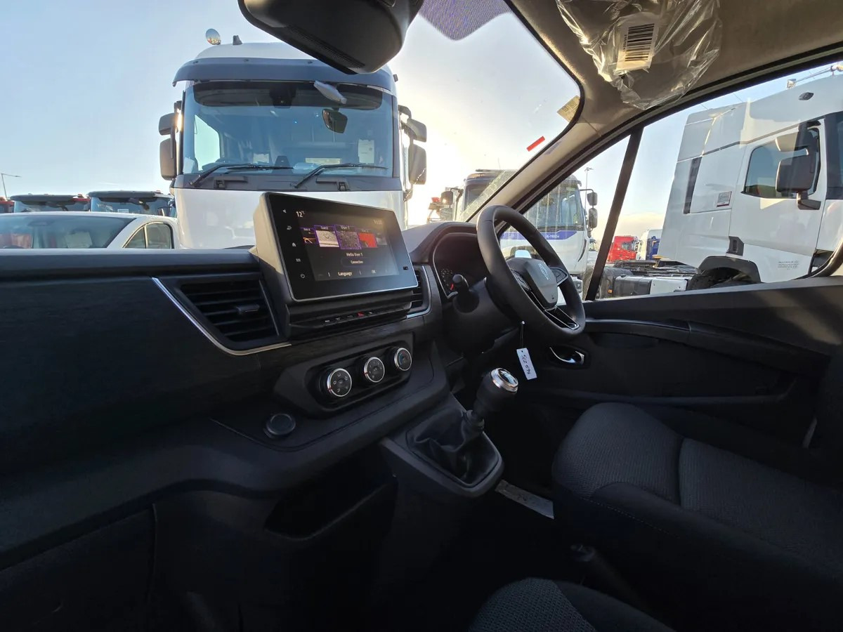 Furgón 2025 New Renault Trafic Red Edition 150BHP: foto 7