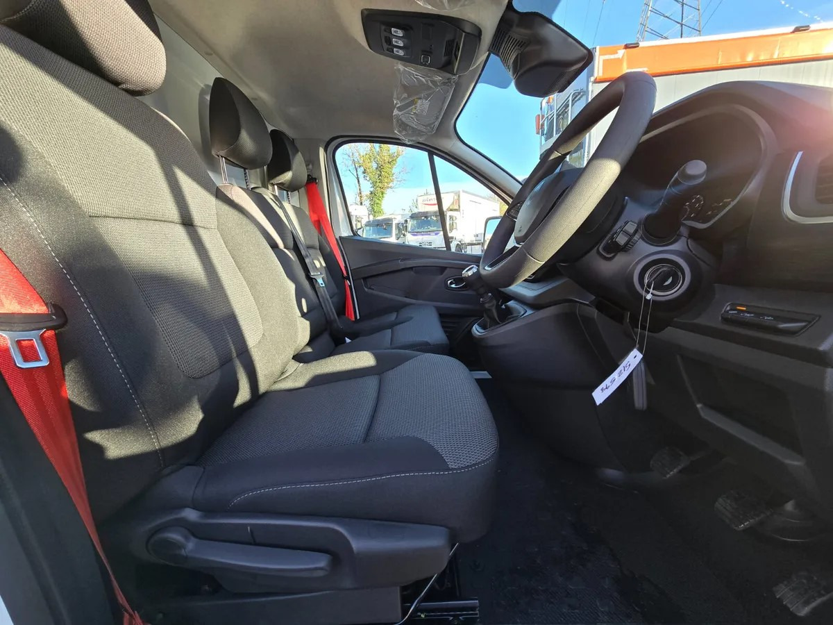 Furgón 2025 New Renault Trafic Red Edition 150BHP: foto 8