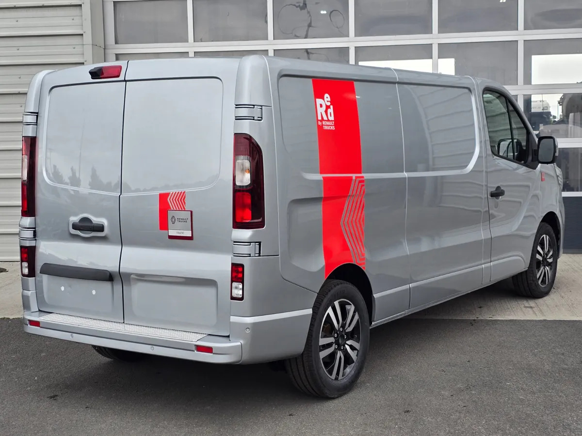NEW Renault Trafic Exclusive 170BHP/150BHP Auto Highland Silver - Furgón: foto 4 NEW Renault Trafic Exclusive 170BHP/150BHP Auto Highland Silver - Furgón: foto 4