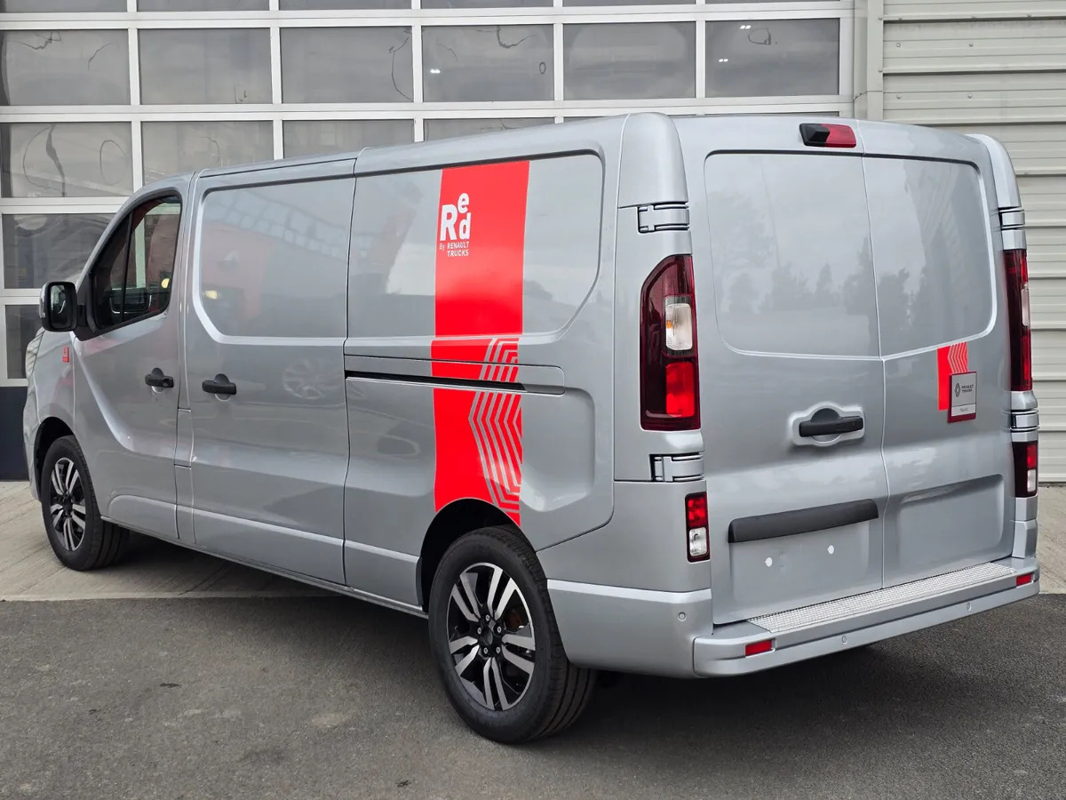 NEW Renault Trafic Exclusive 170BHP/150BHP Auto Highland Silver - Furgón: foto 5 NEW Renault Trafic Exclusive 170BHP/150BHP Auto Highland Silver - Furgón: foto 5