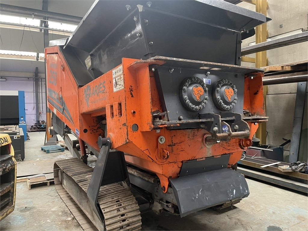 Arjes Impaktor 250 - Trituradora móvil: foto 3 Arjes Impaktor 250 - Trituradora móvil: foto 3