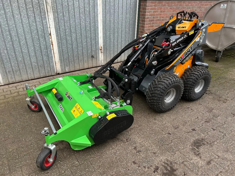 Giant SK252D + klepelmaaier - Cargadora articulada: foto 2 Giant SK252D + klepelmaaier - Cargadora articulada: foto 2