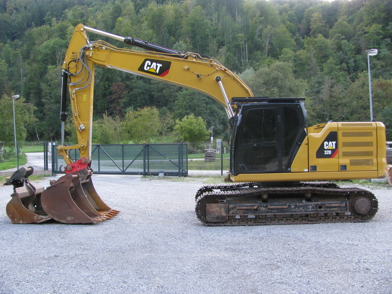CATERPILLAR 320 with 3 buckets 6.815 houers - Excavadora de cadenas: foto 3 CATERPILLAR 320 with 3 buckets 6.815 houers - Excavadora de cadenas: foto 3