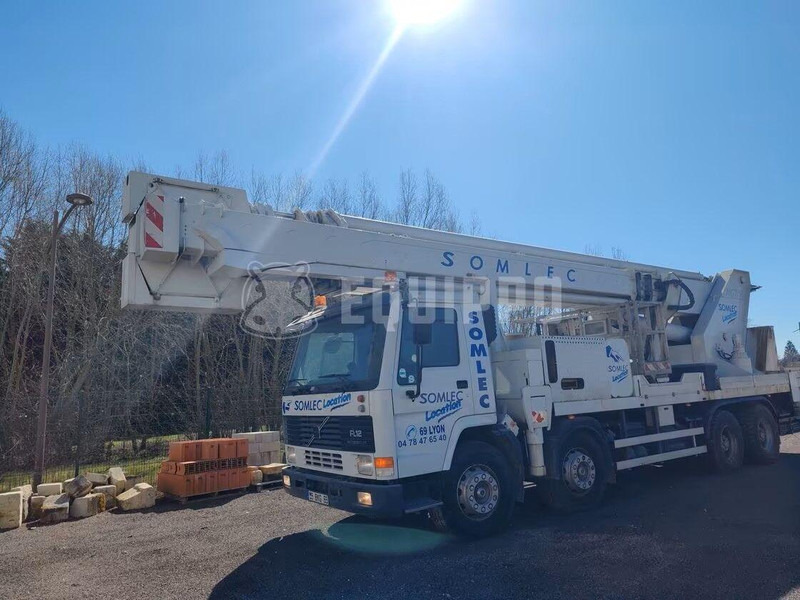 Volvo FL12 - Mounted boom lift truck - Camión, Camión grúa: foto 1 Volvo FL12 - Mounted boom lift truck - Camión, Camión grúa: foto 1