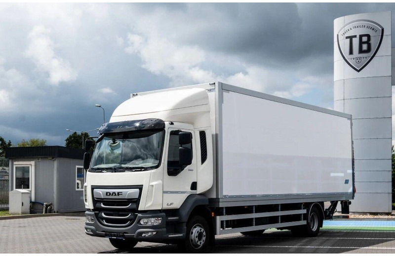 DAF LF 260 Koffer + Tail Lift - Camión caja cerrada: foto 1 DAF LF 260 Koffer + Tail Lift - Camión caja cerrada: foto 1