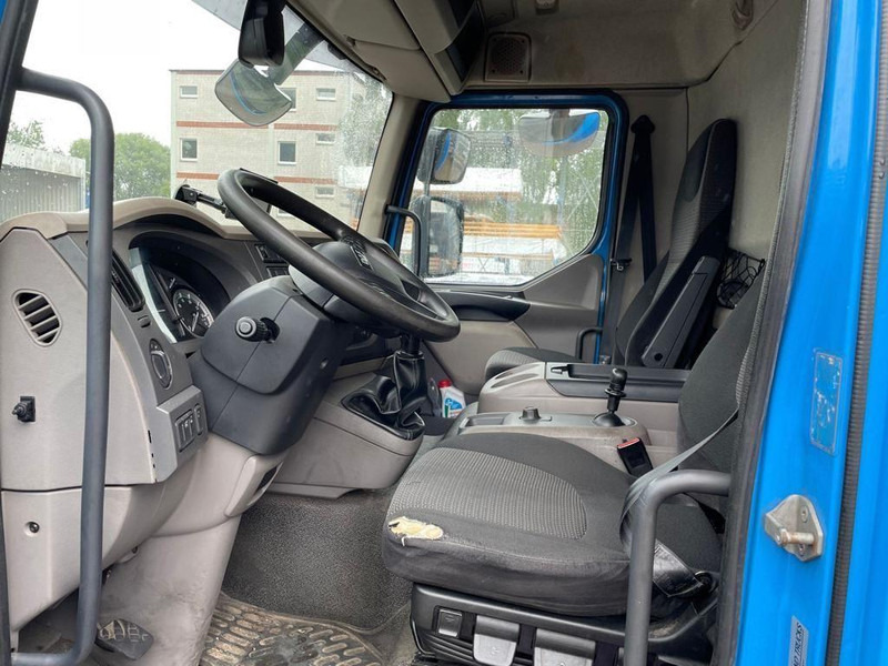 DAF LF210 FA - Camión caja cerrada: foto 2 DAF LF210 FA - Camión caja cerrada: foto 2