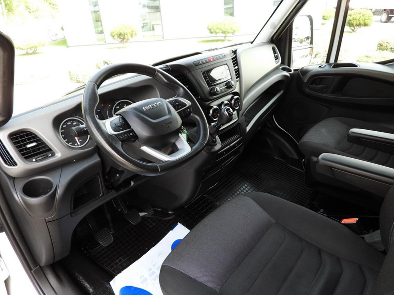 Iveco DAILY 35S18 PLANDEKA WINDA 8 PALET TEMPOMAT KLIMATYZACJA 180KM - Furgoneta con lona: foto 2 Iveco DAILY 35S18 PLANDEKA WINDA 8 PALET TEMPOMAT KLIMATYZACJA 180KM - Furgoneta con lona: foto 2