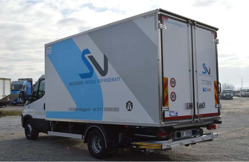 Iveco DAILY 60C15 REFRIGERATOR + SIDE AND REAR DOORS, LIFT FOLDED UNDE - Camión frigorífico: foto 3 Iveco DAILY 60C15 REFRIGERATOR + SIDE AND REAR DOORS, LIFT FOLDED UNDE - Camión frigorífico: foto 3