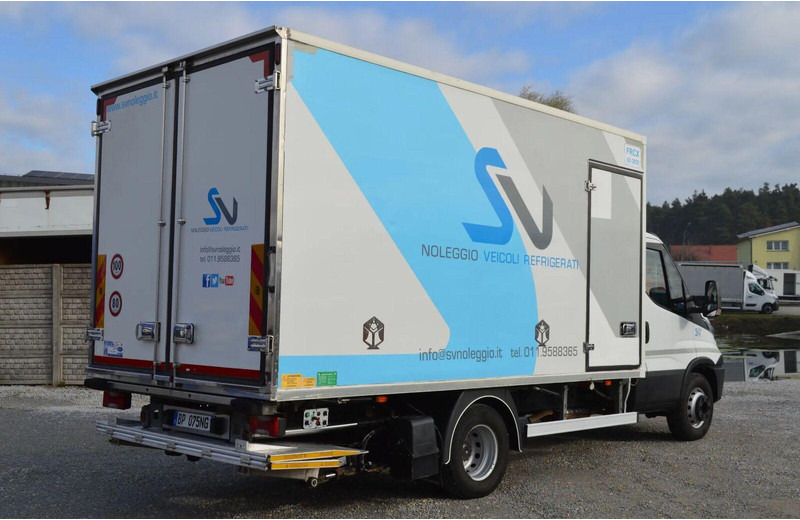 Iveco DAILY 60C15 REFRIGERATOR + SIDE AND REAR DOORS, LIFT FOLDED UNDE - Camión frigorífico: foto 4 Iveco DAILY 60C15 REFRIGERATOR + SIDE AND REAR DOORS, LIFT FOLDED UNDE - Camión frigorífico: foto 4