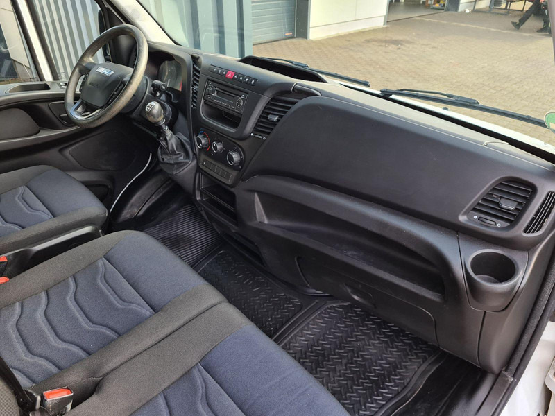 Furgoneta con lona Iveco Daily 35 C15 Doka Curtain side: foto 15 Furgoneta con lona Iveco Daily 35 C15 Doka Curtain side: foto 15