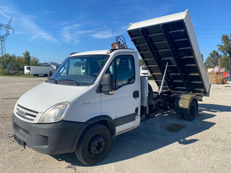 Iveco Daily 65 C 18 - 3 sided Tipper + HIAB 033T Crane - Furgoneta basculante: foto 1 Iveco Daily 65 C 18 - 3 sided Tipper + HIAB 033T Crane - Furgoneta basculante: foto 1