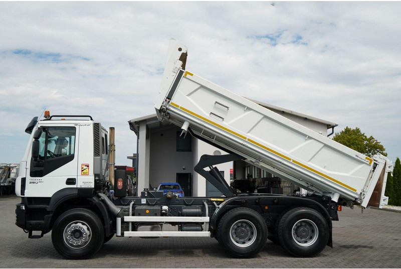 Iveco TRAKKER 360 - Camión volquete: foto 3 Iveco TRAKKER 360 - Camión volquete: foto 3