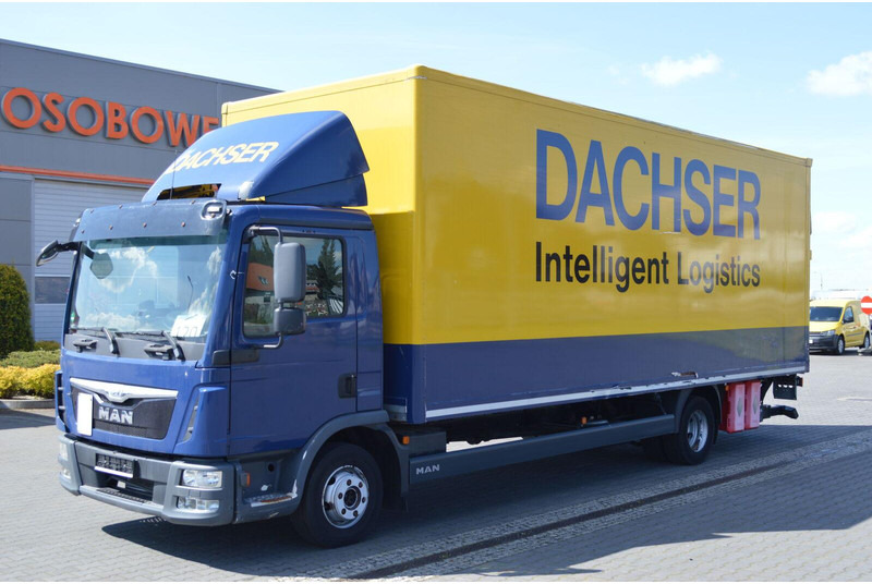 MAN TGL 12.250 CONTAINER+LIFT 1500 kg - Camión caja cerrada: foto 1 MAN TGL 12.250 CONTAINER+LIFT 1500 kg - Camión caja cerrada: foto 1