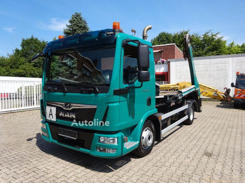 MAN TGL 12.250 - Skip loader - Camión portacontenedor de cadenas: foto 2 MAN TGL 12.250 - Skip loader - Camión portacontenedor de cadenas: foto 2